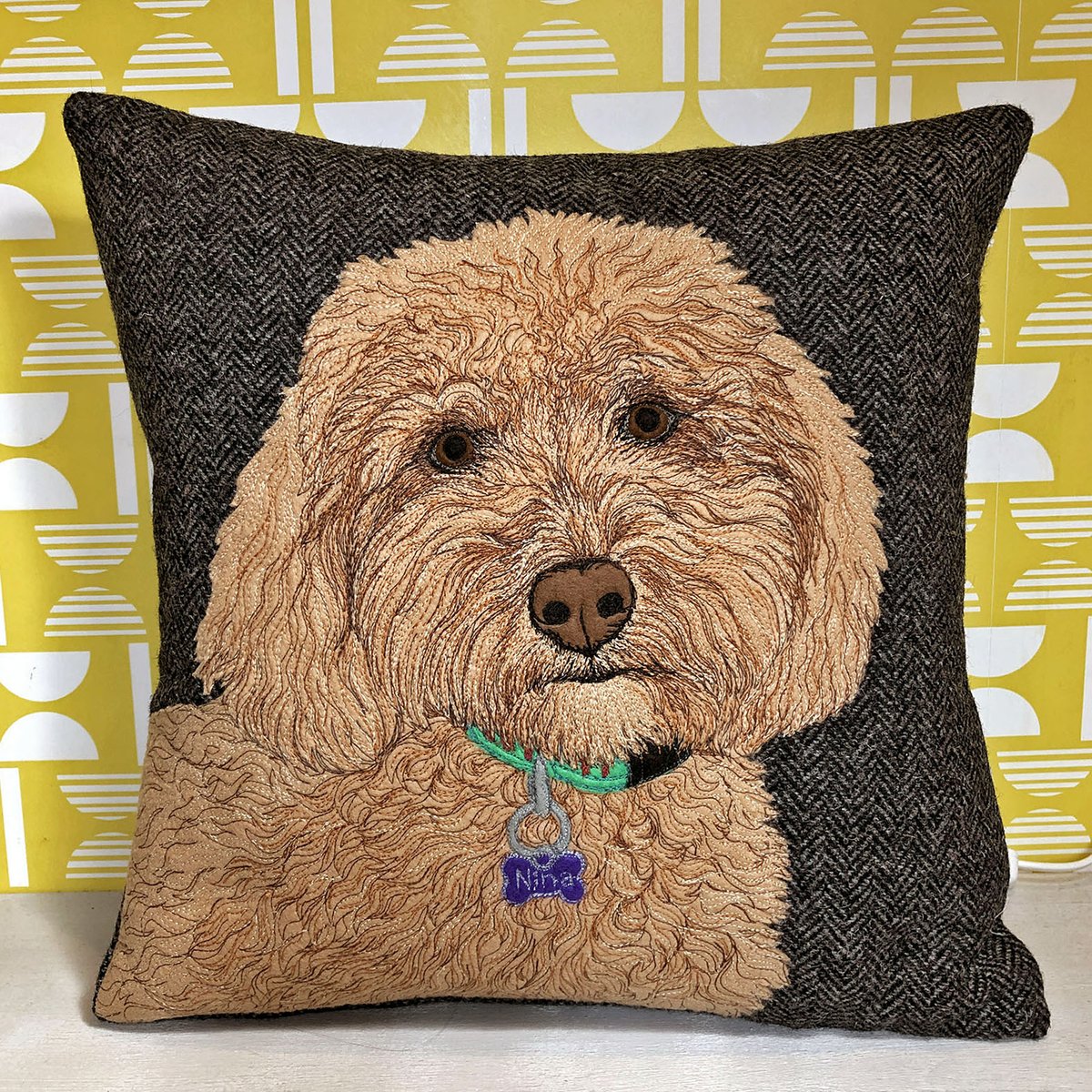 A pet portrait commission featuring Nina who is sitting very serenely on her Harris Tweed cushion. Her wavy hair was perfect for creating lots of depth and texture using free motion embroidery  #womaninbiz ow.ly/ItGU50FVZyM