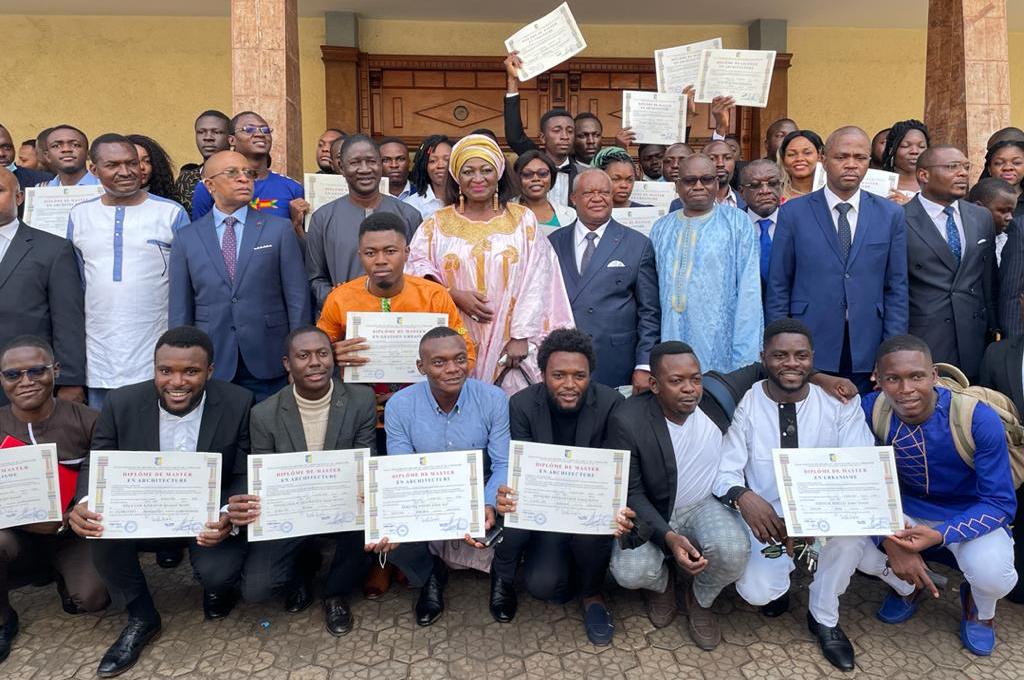 L'EAMAU met 102 experts des métiers d'architecture et d'urbanisme sur le marché de l'emploi dlvr.it/S69bzZ