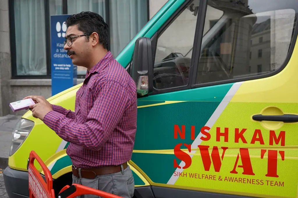 Members of the Army Medical Service, Major Virdee (RAMC), Major Bassi (RACD) and Captain Chauhan supported the NishkamSWAT healthcare service, to help those in need on the streets of London. 
#ArmyMedicalServices #BritishArmy #NishkamSWAT