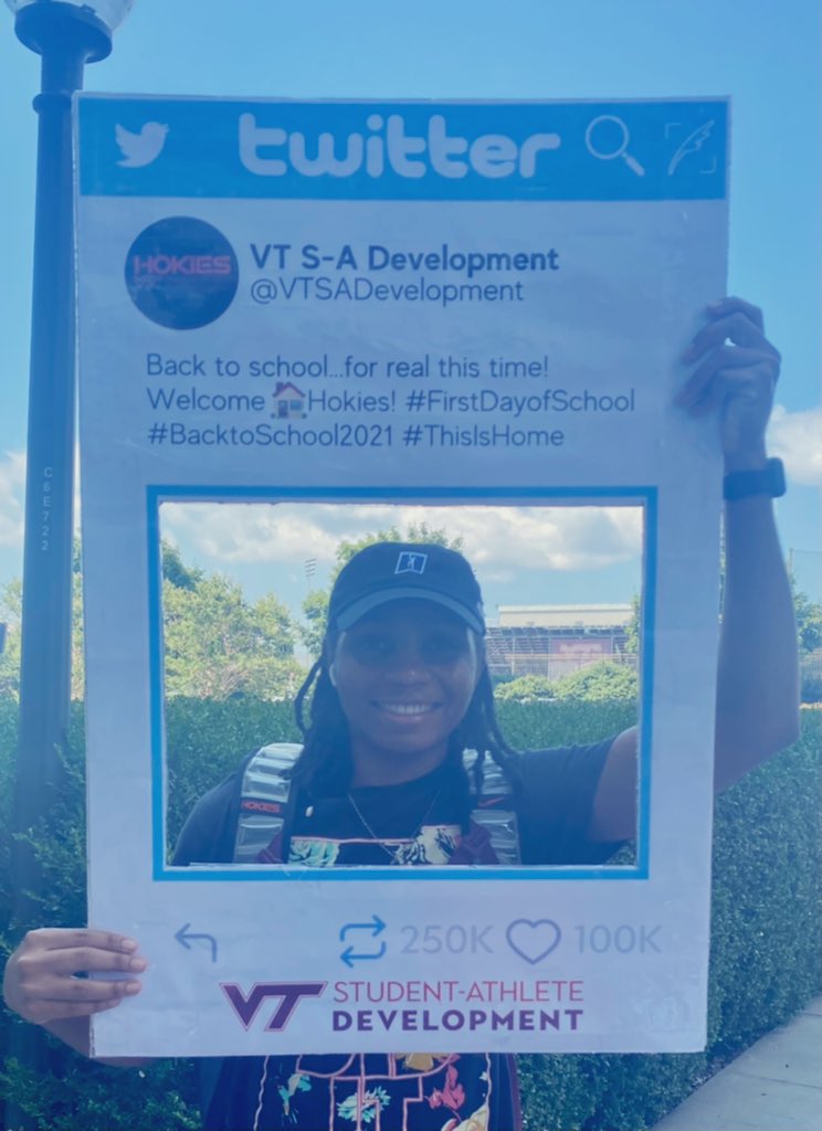 VTSADevelopment's tweet photo. Welcome Back Week Day 1️⃣ off to a 💪🏽 start! Stop by Lane until 2 pm to grab a #Hokies4Hokies t-shirt & goodies! #FDOC #WelcomeHomeWeek https://t.co/coVieoklZz