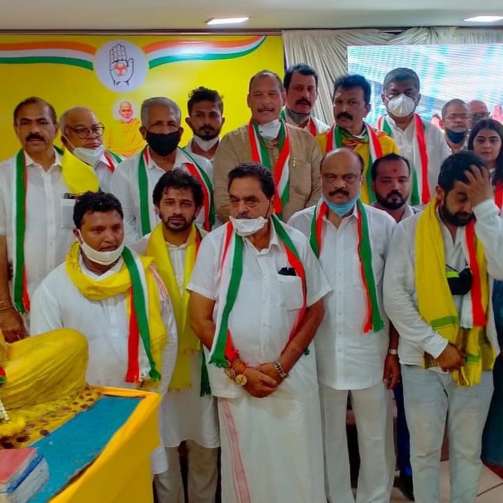 luqmanbantwal's tweet photo. ದ.ಕ ಜಿಲ್ಲಾ ಯುವ ಕಾಂಗ್ರೆಸ್ ಸಮಿತಿ ಆಯೋಜಿಸಿದ್ದ ಬ್ರಹ್ಮಶ್ರೀ ನಾರಾಯಣಗುರು ಜಯಂತಿ ಕಾರ್ಯಕ್ರಮದಲ್ಲಿ ಭಾರತೀಯ ರಾಷ್ಟ್ರೀಯ ಯುವ ಕಾಂಗ್ರೆಸ್ ಅಧ್ಯಕ್ಷರಾದ ಶ್ರೀ ಬಿ.ವಿ ಶ್ರೀನಿವಾಸ್, ವಿಧಾನ ಪರಿಷತ್ ಸದಸ್ಯರಾದ ಬಿ.ಕೆ ಹರಿಪ್ರಸಾದ್, ರಾಜ್ಯ ಮತ್ತು ಜಿಲ್ಲಾ ಕಾಂಗ್ರೆಸ್ ನಾಯಕರು ಭಾಗವಹಿಸಿದರು. https://t.co/faE34KDewg