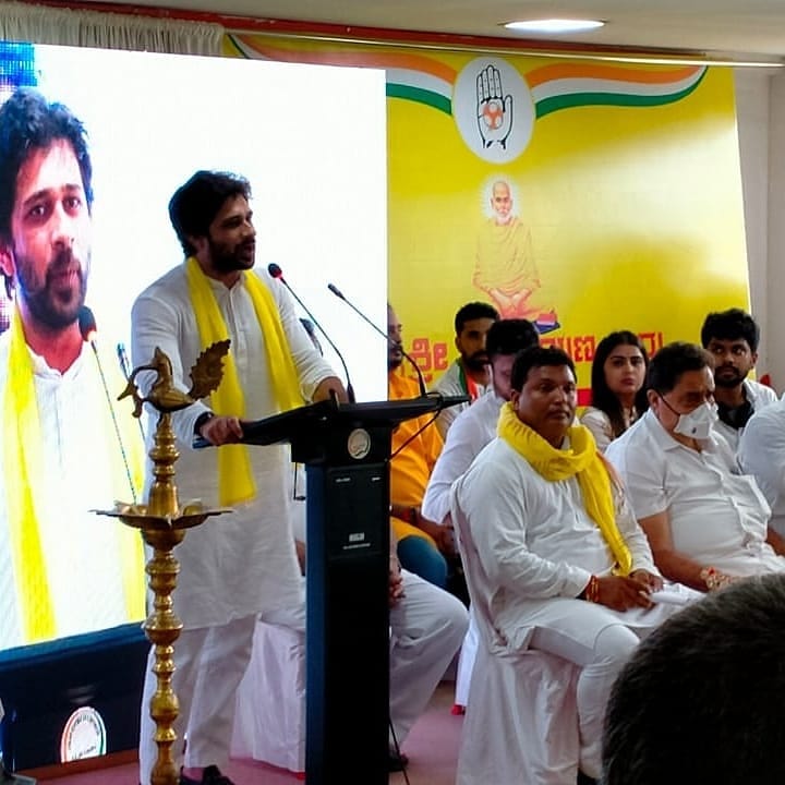 luqmanbantwal's tweet photo. ದ.ಕ ಜಿಲ್ಲಾ ಯುವ ಕಾಂಗ್ರೆಸ್ ಸಮಿತಿ ಆಯೋಜಿಸಿದ್ದ ಬ್ರಹ್ಮಶ್ರೀ ನಾರಾಯಣಗುರು ಜಯಂತಿ ಕಾರ್ಯಕ್ರಮದಲ್ಲಿ ಭಾರತೀಯ ರಾಷ್ಟ್ರೀಯ ಯುವ ಕಾಂಗ್ರೆಸ್ ಅಧ್ಯಕ್ಷರಾದ ಶ್ರೀ ಬಿ.ವಿ ಶ್ರೀನಿವಾಸ್, ವಿಧಾನ ಪರಿಷತ್ ಸದಸ್ಯರಾದ ಬಿ.ಕೆ ಹರಿಪ್ರಸಾದ್, ರಾಜ್ಯ ಮತ್ತು ಜಿಲ್ಲಾ ಕಾಂಗ್ರೆಸ್ ನಾಯಕರು ಭಾಗವಹಿಸಿದರು. https://t.co/faE34KDewg