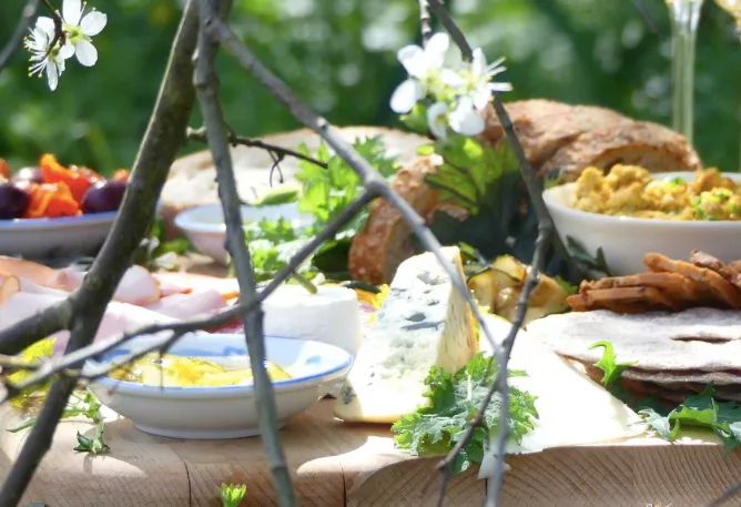 ForagingF's tweet image. The programme for Foraging Fortnight features over 50 events, hosted by foraging and wild food businesses, taking place across Scotland 11th - 25th Sept.
foragingfortnight.co.uk 

#wellbeing #foraging #wildplants #WildDining #fungi #nature #ScottishWildFoodFestival