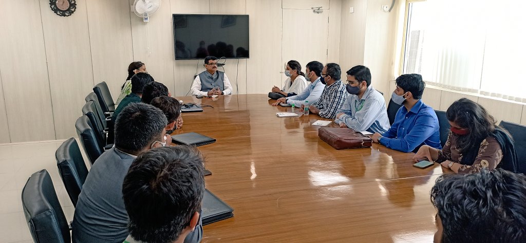 iis_now's tweet image. Today's attachment with 'Office of the Registrar of Newspapers For India' was a great learning experience. Various statutory and non-statutory functions were explained holistically. Interaction with @PrakashSatyen (Press Registrar) was very thought provoking.