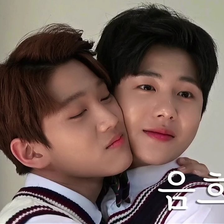 joothinker's tweet image. happy birthday to our precious maknae and baby bear bomin!! goldenness love you so much &amp;lt;3 thank you for working so hard over these past years and making all of us proud as you always do! have the best day lovely 

#BabyBearBominDay
#보민아_22번째_생일_축하해