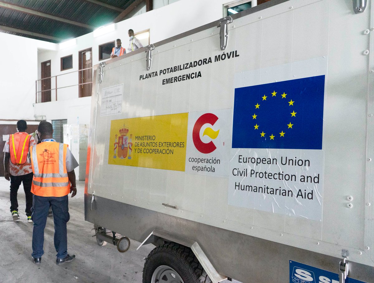 AECIDHaiti's tweet photo. La @DINEPA, principal organe de l'État 🇭🇹pour l'accès en eau potable a reçu d'🇪🇸 une plante de potabilisation. Ce geste de #EUCivPro et de l'@AECID_es permettra aux victimes du #EarthquakeHaiti de trouver de l'eau dans les plus saines conditions. #TeamEurope @EU_Commission https://t.co/Rsp84qGTya