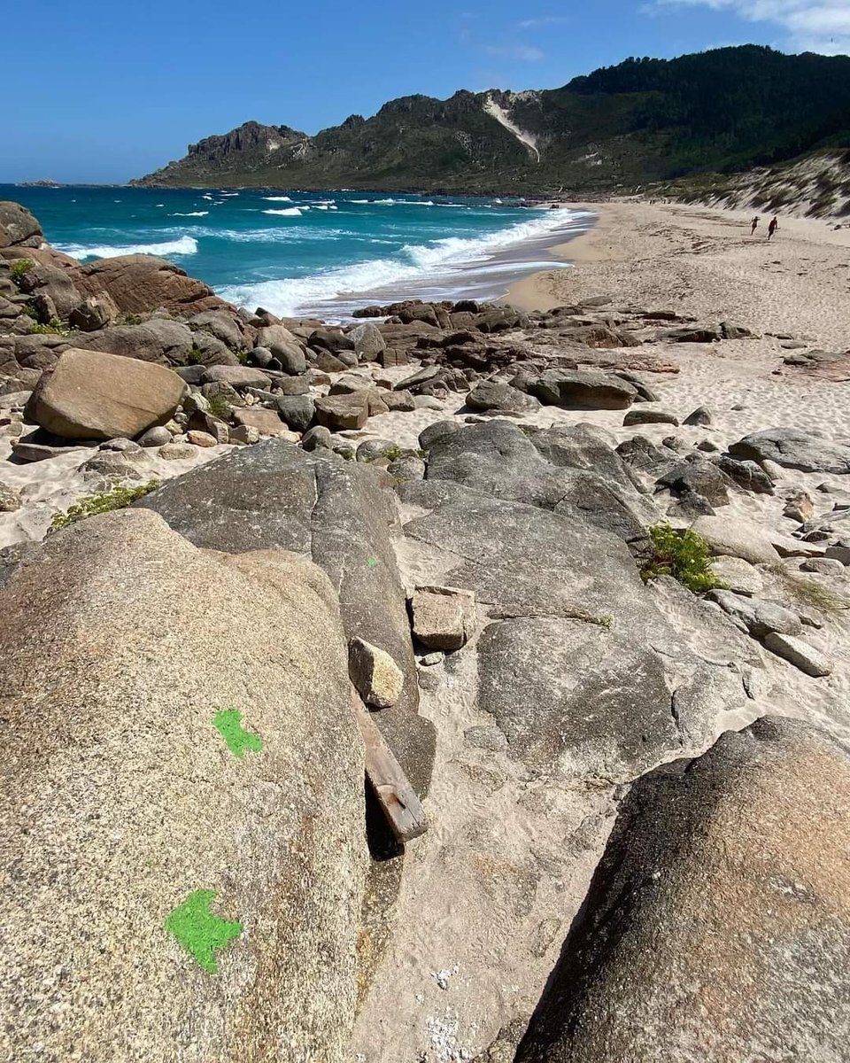 DeRutasySendas's tweet photo. Para ponerle la guinda a nuestras vacaciones necesitábamos volver al corazón del Camiño dos Faros 💙
🎥 https://t.co/KkLHxXqK0Q
@caminodosfaros
#camiñodosfaros #caminodosfaros #costadamorte #arou #camariñas #farovilan #farovilán #praiadetrece #cementeriodelosingleses #traski https://t.co/ITCxadfQZD
