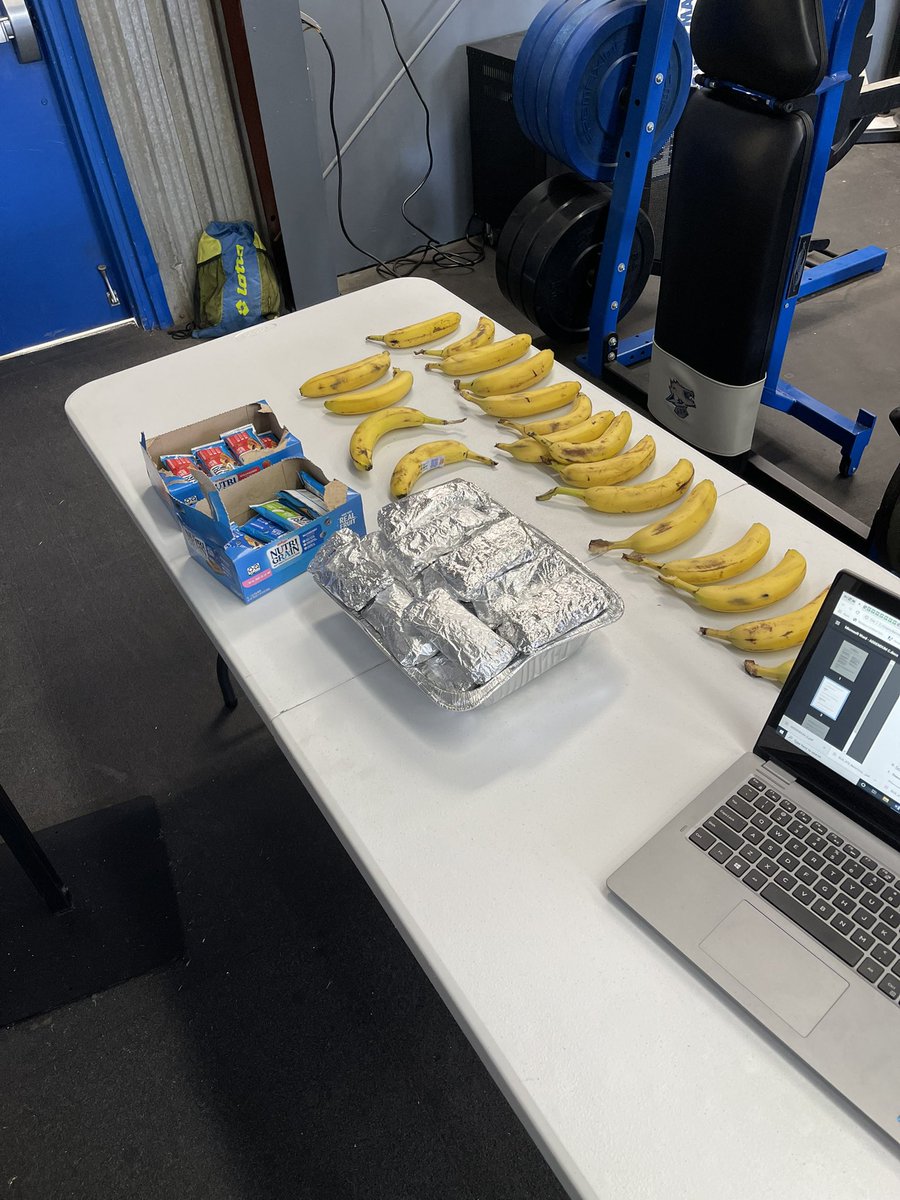 MaderaCoyotes's tweet photo. All 3 levels eat everyday after workouts we have the best parent support it’s a great day to be a Coyote! #GoBlue https://t.co/3zjUzaVTr5