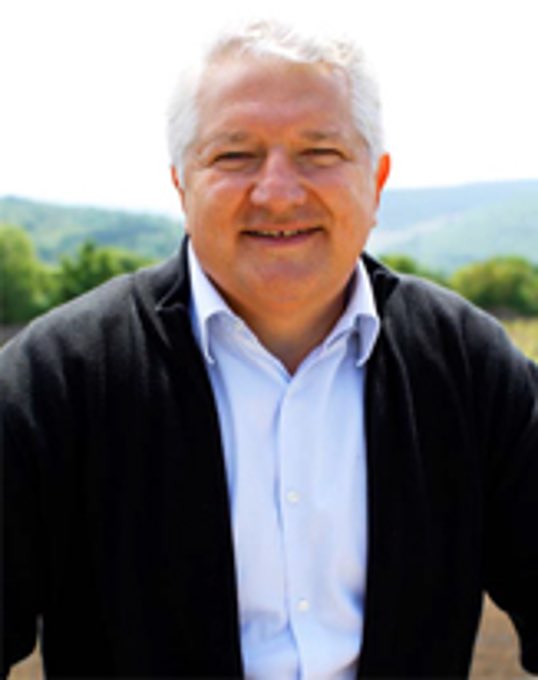 Pensées aux proches de Bruno Molinas, parti vendredi à 60ans 😏 En passant par ISL, Havas Sports et Sportys, il fut 1 acteur incontournable du marketing sportif de 1990 à 2011. Malin, généreux, bon vivant… il rejoint son ami Thierry Gilardi pour fumer un bon cigare #RIP Bruno 🙏