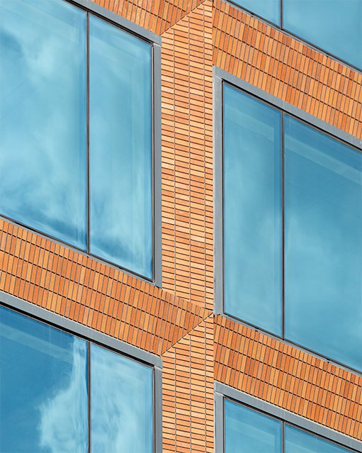 Chicago Office Building Features METROBRICK®

The Sangamon building is a 270,000 sq. ft. office building located in the Fulton Market neighborhood of Chicago, Illinois. Featuring a three-color METROBRICK #thinbrick blend and distinctive design - photos by Will Quam.