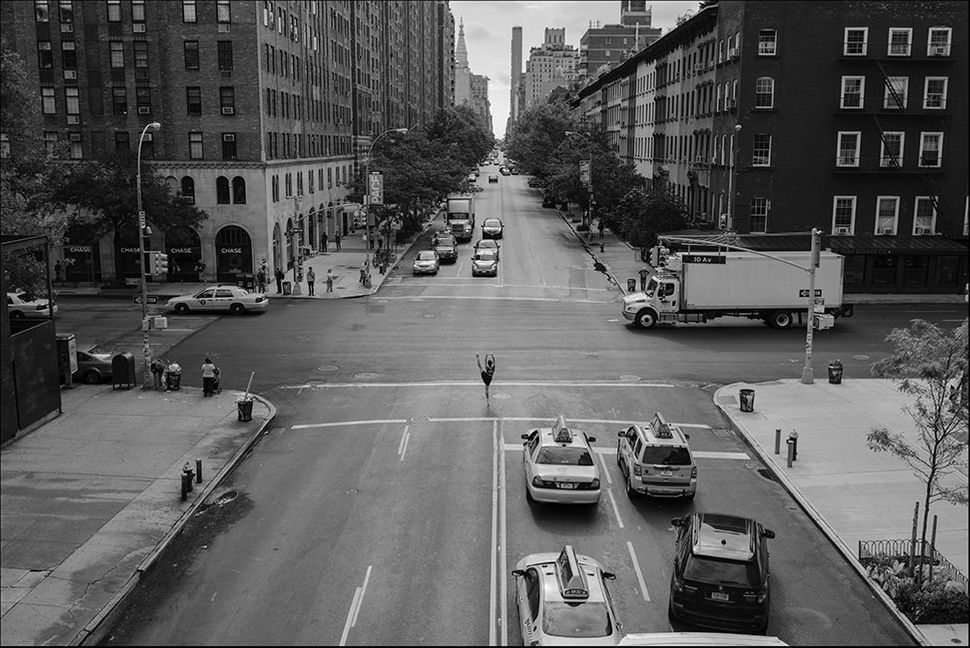 LADanceProject's tweet image. Monday commute.

#wemovetomoveyou
#stoppingtraffic
#mondaymood
#dancephotography
#danscer
#blackandwhitephotography
#beauty
#dance
Image Credit: Unknown via @huffpost