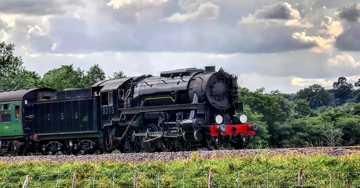 xJenniDx's tweet photo. Lovely afternoon stroll alongside the bluebell railway yesterday, before stopping for a picnic and watching the steam trains chuff by 🚂🌞 #bluebellrailway #steamtrain #Hclass  #No6046 🚂 @bluebellrailway https://t.co/pxL9dCHqy5