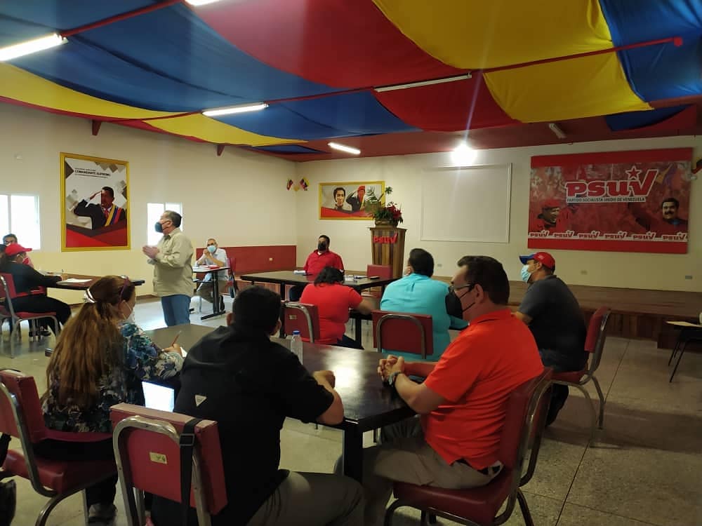 Iroschimajpsuv's tweet image. En reunión del equipo político estadal del @partidopsuv junto al Candidato @gerardomarquez4fpsuv y el Gobernador @RangelSilva4F

Vamos cohesionados como un sólo equipo fortaleciendo la unidad revolucionaria y así garantizar la victoria perfecta el próximo #21Nov