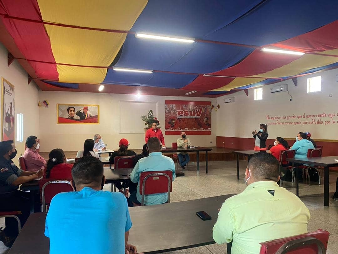 Iroschimajpsuv's tweet image. En reunión del equipo político estadal del @partidopsuv junto al Candidato @gerardomarquez4fpsuv y el Gobernador @RangelSilva4F

Vamos cohesionados como un sólo equipo fortaleciendo la unidad revolucionaria y así garantizar la victoria perfecta el próximo #21Nov
