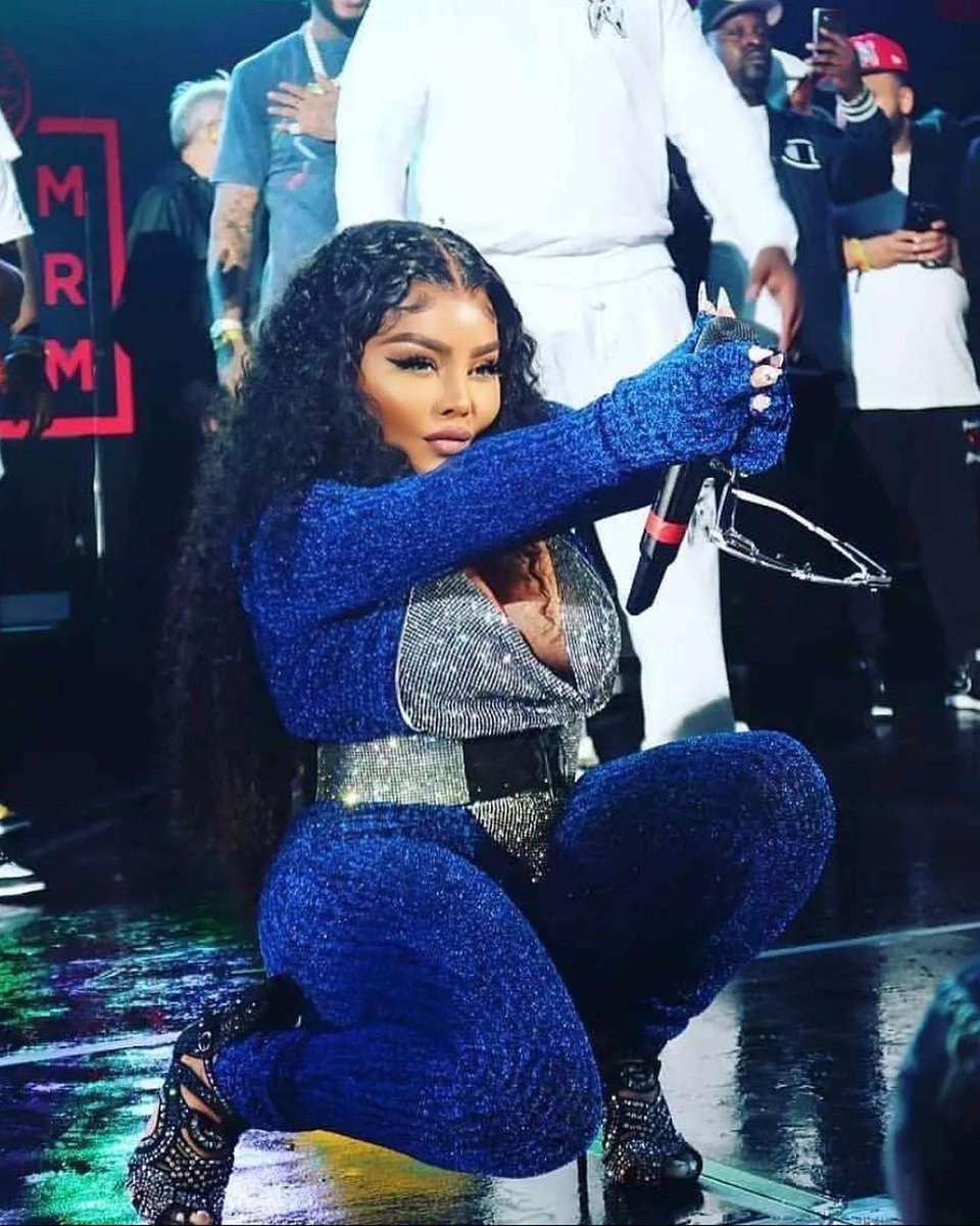 KimCardiQueens's tweet photo. The Queens Lil’ Kim &amp; Cardi B last night at Summer Jam 2021 they look BEAUTIFUL 😍😍😍😍😍😍😍 https://t.co/qf44XemvGK