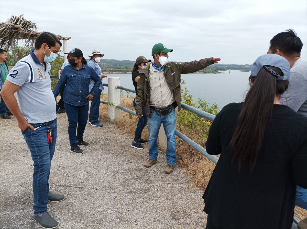 MAE_Zonal5's tweet photo. #Guayas| #NuestrosGuardaparques brindaron una charla y recorrieron el Área Nacional de Recreación #ParqueLago con estudiantes de la maestría de recursos hídricos de la @UniversidadAgra del Ecuador sede El Triunfo. #TransiciónEcológica https://t.co/gWOIMBmSBo