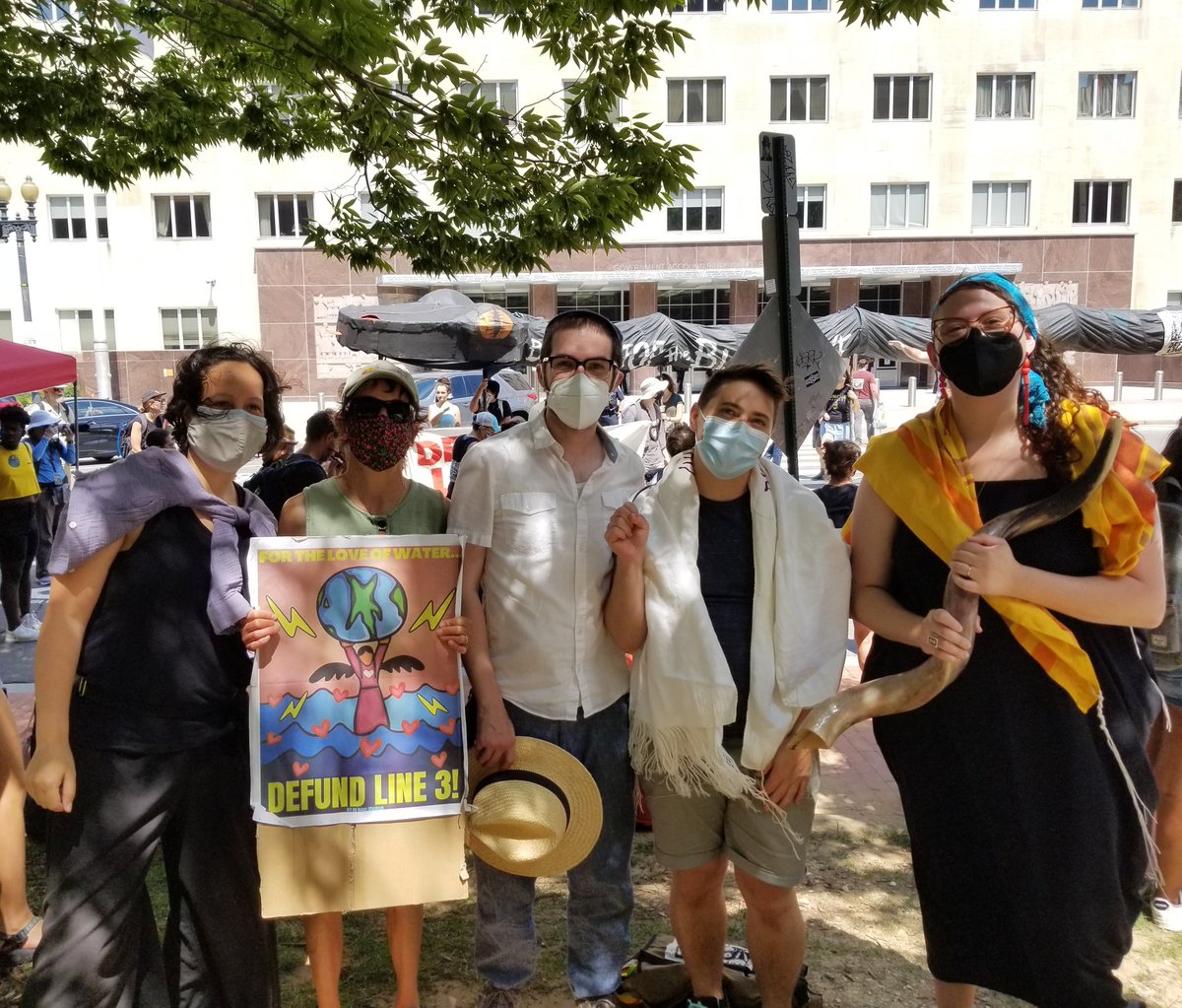 IPLdmv's tweet image. Faith voices @SistersofMercy @RRC_edu @UUClimateAction @rabbiariana @weareavodah speaking out @POTUS in DC today in solidarity with Indigenous water protectors to #StopLine3 oil pipeline. We speak out for sacred waters we share. #Allarecalled