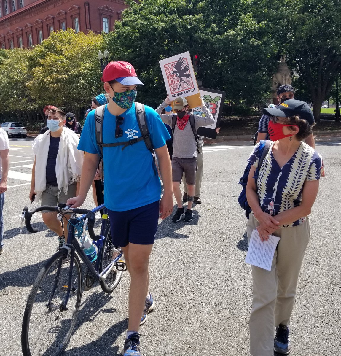 IPLdmv's tweet image. Faith voices @SistersofMercy @RRC_edu @UUClimateAction @rabbiariana @weareavodah speaking out @POTUS in DC today in solidarity with Indigenous water protectors to #StopLine3 oil pipeline. We speak out for sacred waters we share. #Allarecalled