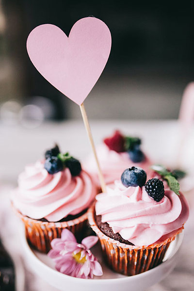 WeddingsAOTW's tweet photo. Cupcake bar instead of wedding cake. How would you like this? https://t.co/oX2z04hLnA
#cupcakebar #weddingcupcakebar #weddingcake #wedding_dessert_table #weddingdessert #vegancupcakes #nosugarcupcakes #randomweddingfacts #weddingfacts #weddingsallovertheworld #craftweddinggifts https://t.co/tXevDMUJDM