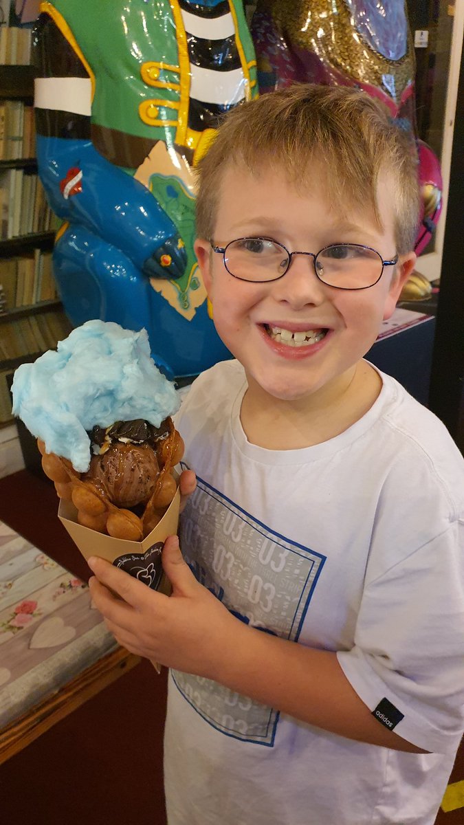 sambassett13's tweet image. Just what you need on sunny day 😎 #warmwaffles #IceCream