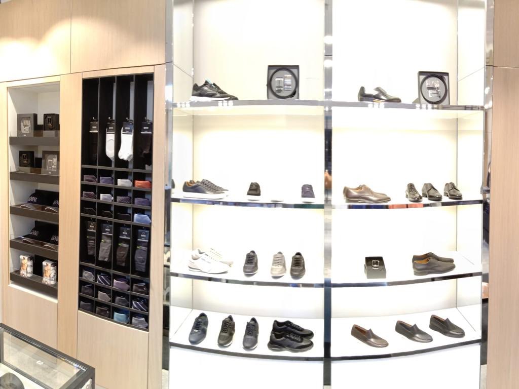 laiba_QAU's tweet photo. Boss Hugo is in pakistan. BossHugo Boss has finally arrived in Pakistan. The Centaurus Mall in Islamabad has a brand new store .
#TheBossHasLanded ❤️ https://t.co/WKJXhnjnpH