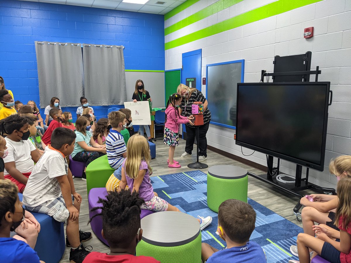 Androyd_Family's tweet photo. It's House sorting day! Having fun in Makerspace finding out which house we will be a part of! Thanks @mrronclark_ for inspiring us to create our own system for our school! #MiddieRising #HouseSystems #Purpose4Purpose @Central_MCSD https://t.co/yovpVQcV0Z