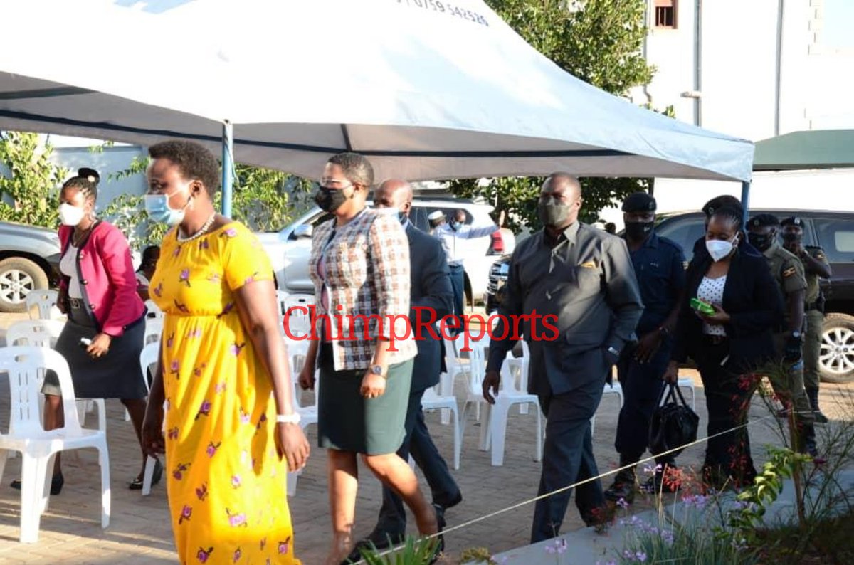 ChimpReports's tweet photo. Mourners comprising of @PoliceUg commanders and @updf_  top officers have started arriving at the home of the late Deputy Inspector General of Police Maj. Gen. Paul Lokech at Kitikifumba in Kira to pay their last respect
#ChimpReportsNews
📸 @NzitoArafat
https://t.co/HCAu1RtR0W https://t.co/h86GuIZEOC
