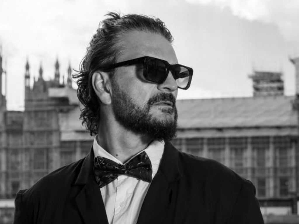 SigloDelRock's tweet photo. Arjona anunció la salida de su disco "Negro"
https://t.co/lQsuVqJV1Z https://t.co/Hm8HgDZhFR