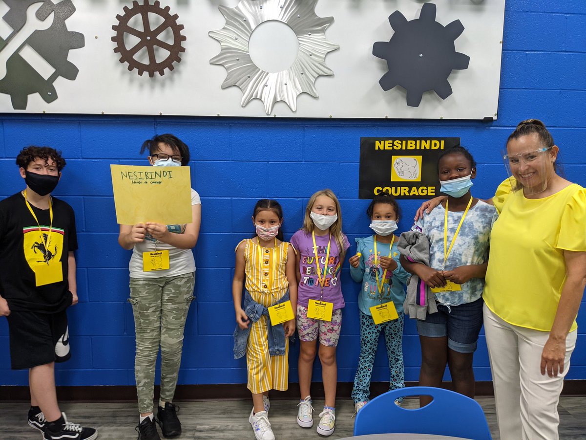 Androyd_Family's tweet photo. It's House sorting day! Having fun in Makerspace finding out which house we will be a part of! Thanks @mrronclark_ for inspiring us to create our own system for our school! #MiddieRising #HouseSystems #Purpose4Purpose @Central_MCSD https://t.co/8h7p0Kgz25