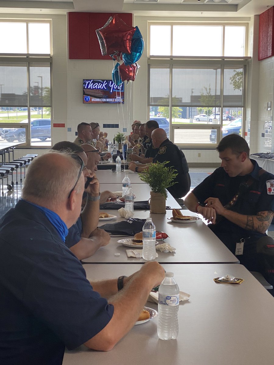 LcpsSharma's tweet photo. @BAM_MS_Official is blessed and grateful for the services of these heroes. Just a small way to express our gratitude to the Loudoun county firefighters and police officers for keeping us safe everyday @LoudounFire @LoudounSheriff @rdawson2213 @rhrimmel @kellie_koptish #Bamserves https://t.co/T2RepefBYq