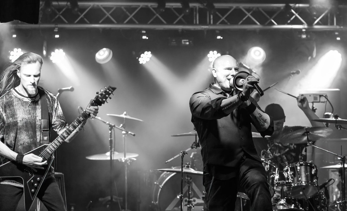 danjosephfield's tweet photo. I'm excited to share some of my favorite shots 📸 from last night's show at Bleachers Bar in Bristol CT! 

It was a blast catching up with so many friends and I'm already looking forward to the next one! 🤘@virtuenvices https://t.co/fhMUaZbia7