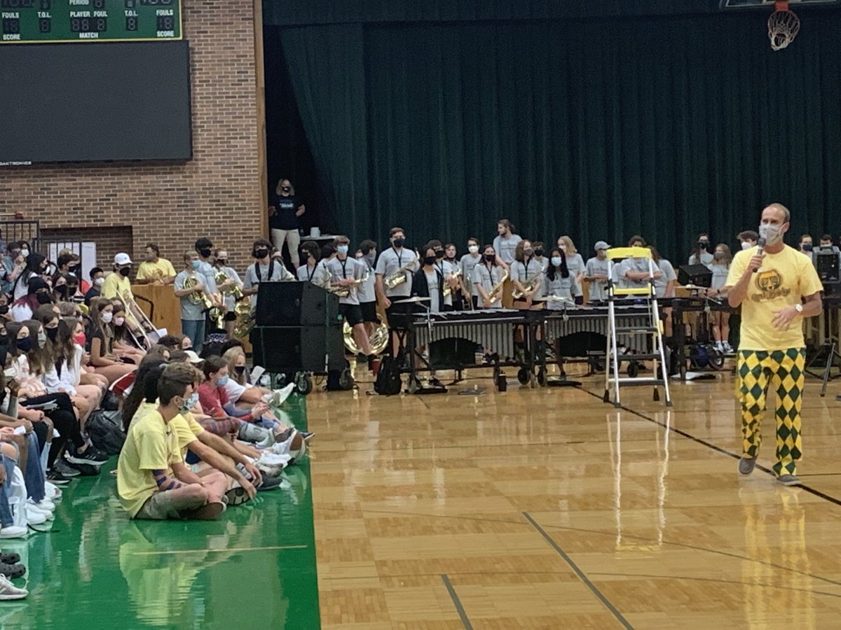 Principal Sirna welcoming the freshmen for Jumpstart! #JumpstartRB #RockBridgeRocks #CPSbest