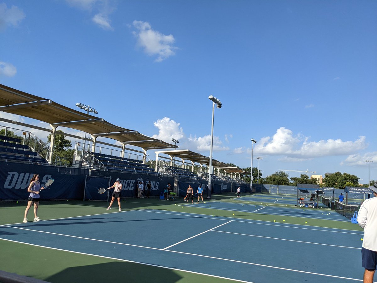 The @usopen came to #HTown...well not exactly. But the @UthoustonR are #Tennis ⭐ in their own right. Thanks to Coach @suurbil for making this Tennis Social happen! @RiceUniversity @RiceTennis #lateralepicondylitis