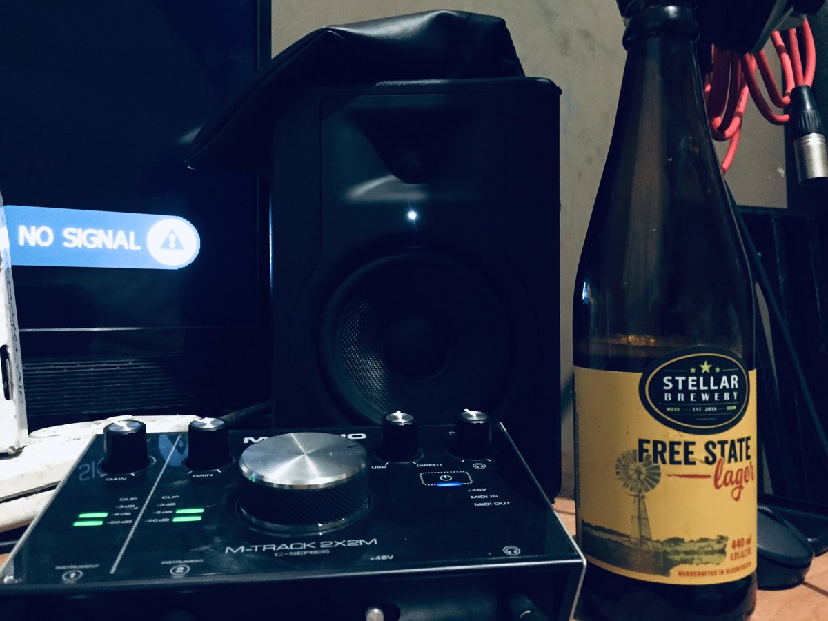 thato_kashe's tweet photo. New music.....🎸🎶 🍺 we thanks African Gods for the rain

I compose every sound from LIVE instruments.... whatever you hear on my sound i can perform it LIVE... line after line, melody after melody, chord after chord.... your eyes wont believe what your ears hears #Farmboy https://t.co/YkO3ZHDNoY