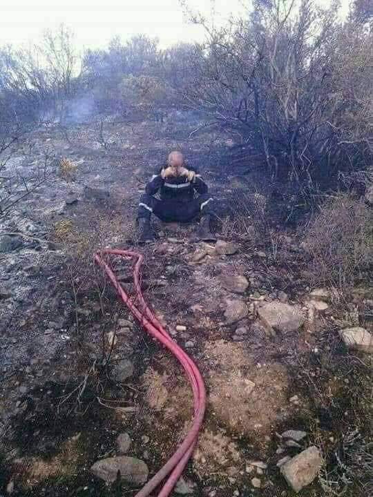 SecoursFrance's tweet photo. Il y a ceux qui touchent des millions pour courir après un ballon et il y a ceux qui touchent une misère et qui mettent leur vie en péril pour sauver celle des autres. C'est à eux que la médaille d'honneur doit être décernée, à nos héros du quotidien.
#pompiers https://t.co/5TORjTfR0h