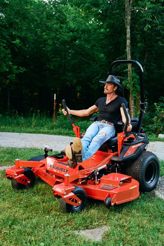Tim McGraw på Twitter: "Thanx to our friends at @GravelyMowers for  supplying the vintage lawnmower for the #7500OBO Music Video and letting me  see one of the new models as well! Check