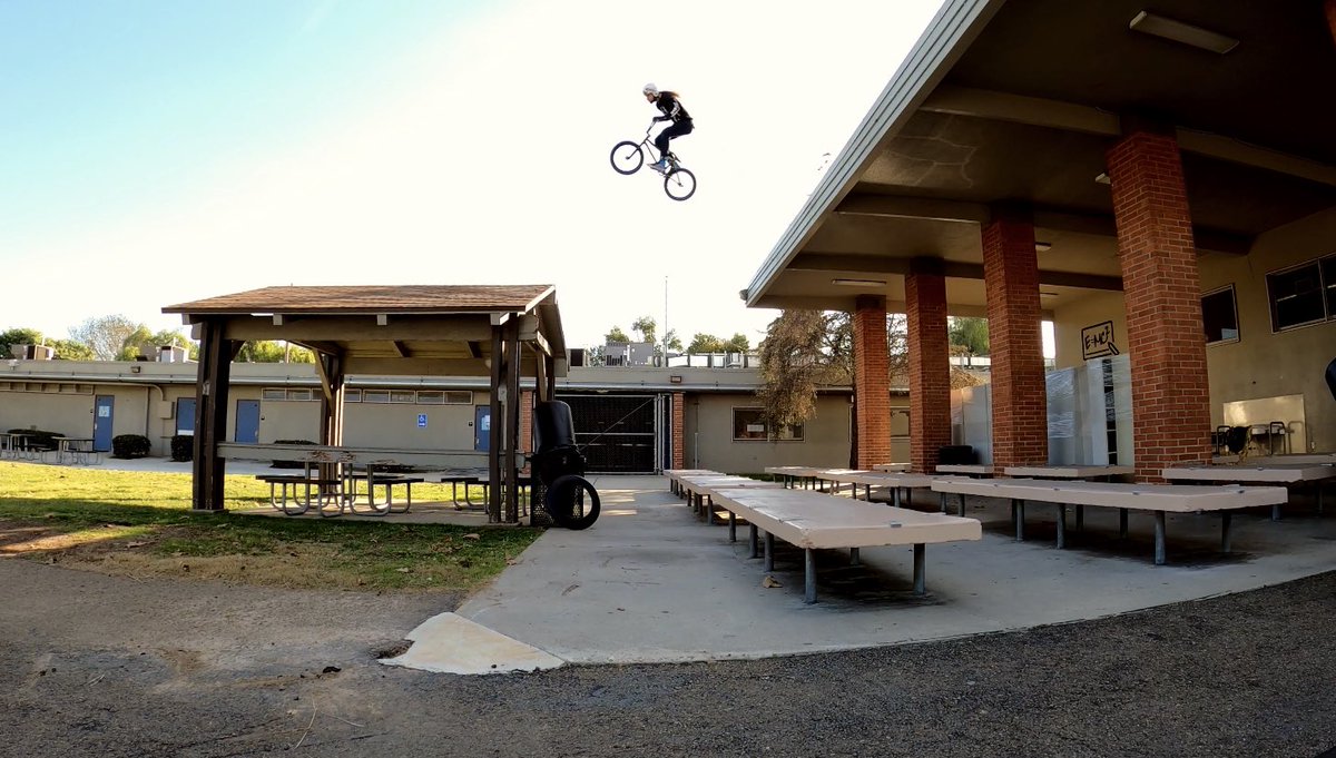 “No Bad Thoughts”, my new video w/ OurBMX &amp; <a href="/fyanrudger/">Ryan Fudger</a> is out now. 

m.youtube.com/watch?v=Y0imZH… 

#bmx #newvideo #motivation