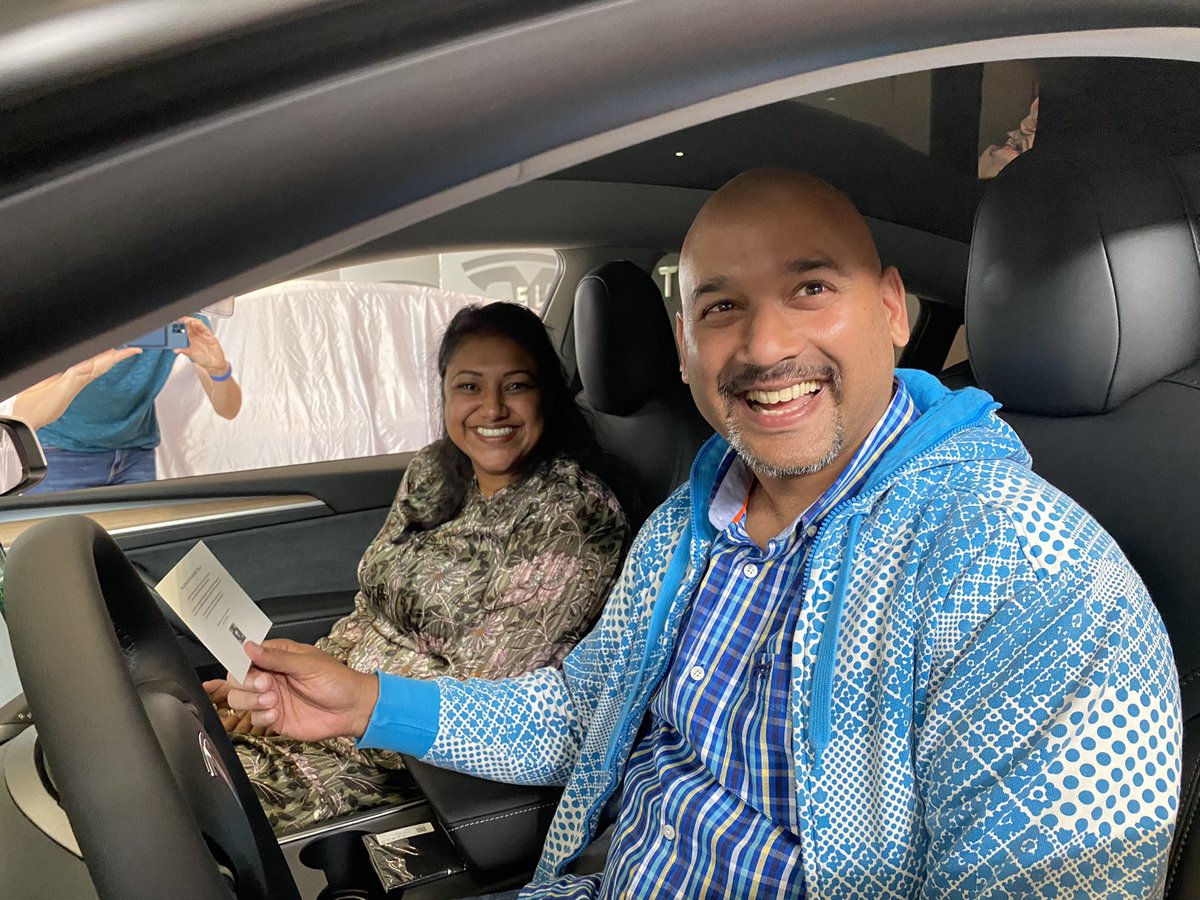 RolandTameling's tweet photo. De eerste @Tesla  #Tesla Model Y’s zijn geleverd aan Nederlandse klanten. Straks om 20.00 het exclusieve verhaal en de video op @ad_auto @ADnl @berithbehrens 

#HUGEcarguy 
#TeslaModelY
#DeliveryDay 
#ADauto @elonmusk @TeslaOwnersNL https://t.co/OfDZvxWwxi