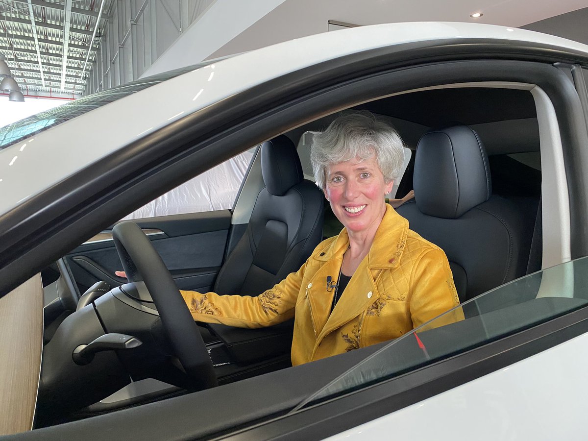 RolandTameling's tweet photo. De eerste @Tesla  #Tesla Model Y’s zijn geleverd aan Nederlandse klanten. Straks om 20.00 het exclusieve verhaal en de video op @ad_auto @ADnl @berithbehrens 

#HUGEcarguy 
#TeslaModelY
#DeliveryDay 
#ADauto @elonmusk @TeslaOwnersNL https://t.co/OfDZvxWwxi