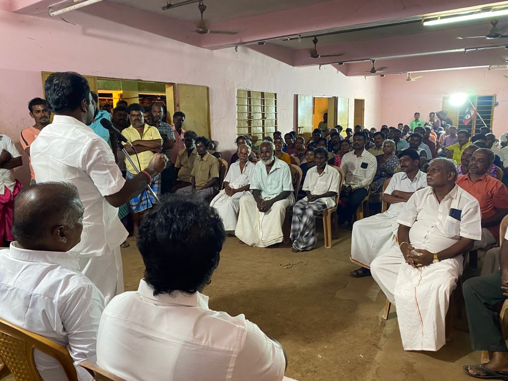 MlaPandian's tweet photo. மாண்புமிகு @OfficeOfOPS அவர்கள் மாண்புமிகு @EPSTamilNadu அவர்கள் ஆகியோரின் ஆணைப்படி
தென்காசி சட்டமன்ற தொகுதி சிவனாடானூர் ஊராட்சியில் உள்ளாட்சி தேர்தலை எப்படி எதிர்கொள்வது என ஆலோசனைகள் வழங்கினேன்
பொது மக்கள் திரளாக கலந்து கொண்டனர் @AIADMKITWINGOFL @AIADMKOfficial @KASengottaiyan https://t.co/gFG7OhCLz7