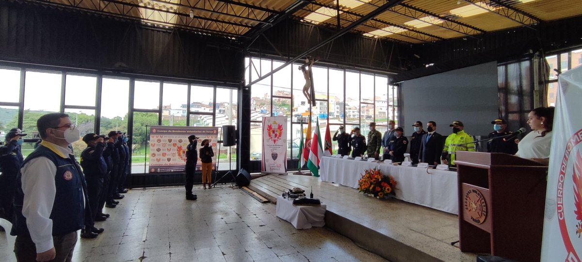 Han sido 55 años de esfuerzos y obstáculo que han afrontado los <a href="/bomberostunja/">BomberosTunja</a>, pero hoy, celebramos más de medio siglo de apoyo formal y excelentes servicios de unas personas que le ponen el pecho a las emergencias.
🎉🎊 #FelizCumpleañosBomberos de mi amada Tunja