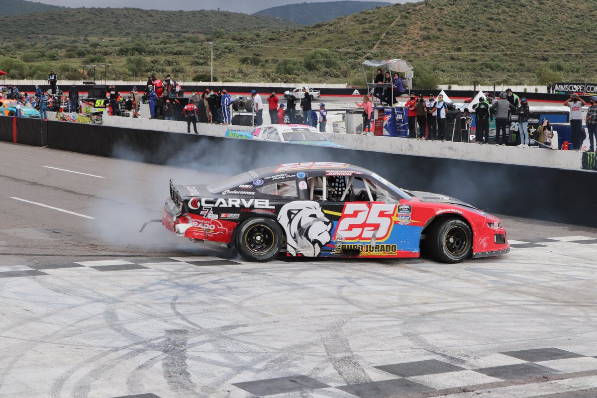 ABRAHAM JURADO FUE EL GANADOR EN LA CHALLENGE

El piloto del Parral, Chihuahua, cruzó la meta primero en la Challenge poniendo en alto los colores de Grupo Jurado-Carvel, en una carrera que puso de pie a los aficionados.