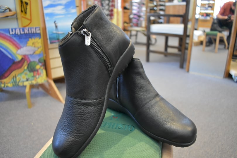 BodellsShoes's tweet photo. **NEW BOOTIE**
The Wanaka by @naotfootwear is quite comfortable with a soft leather upper.
#naot #naotfootwear #bodells #bodellsshoes #longbeach #lakewood #SupportSmallBusiness #shoplocal #ShopSmall https://t.co/xCHl4Rkvro