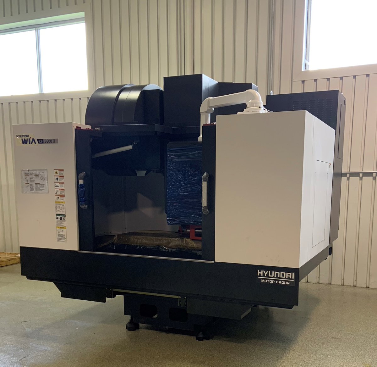 TechEquip's tweet image. We have a #MachineDeliveryMonday in our Cincinnati Office! The Hyundai WIA KF5600II just arrived this morning. The KF5600II is a high precision Vertical Machining Center designed for stiff, rigid machining for the die/mold industry!