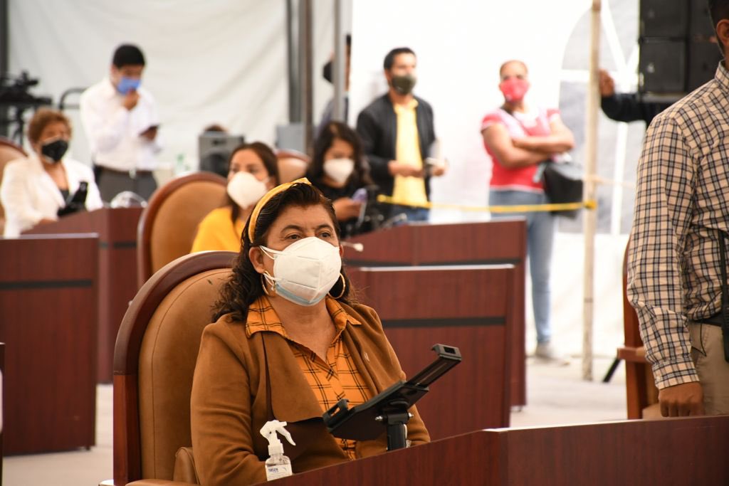 #SesiónSolemne en el Congreso del Estado, que convocase a la LXIV Legislatura, con motivo de significar que hoy, hace 50 años, la XLVII Legislatura otorgará la autonomía y siendo nombrada desde entonces, como Universidad Autónoma Benito Juárez de Oaxaca.