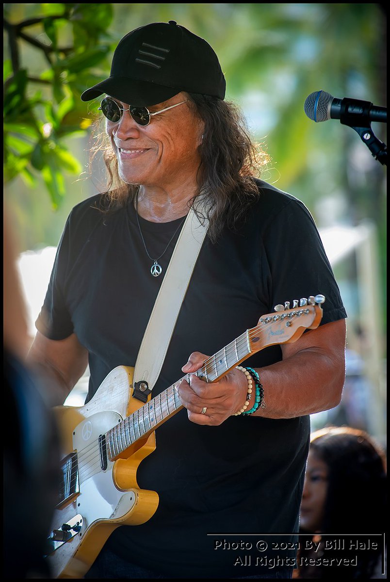 PhotoByBillHale's tweet photo. Dukes on Sunday
It's been way too long since I got to hang out with Henry Kapono!
I have shooting Kapono for about 20 years n most of my pix are from Dukes on Sunday
Ty Boss and Have a beautiful Hawaiian Day Aloha
#hernykapono #dukesonsunday #dukeswaikiki #PBBH #photosbybillhale https://t.co/mU2As57olJ