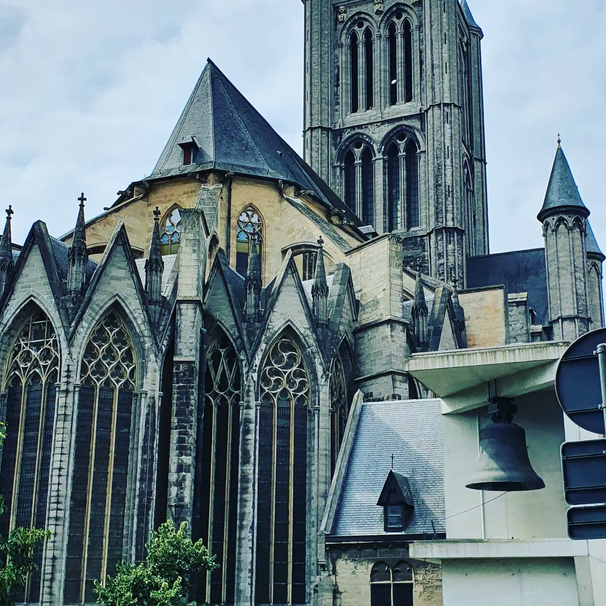 princeboadu's tweet photo. Some buildings evoke an indescribable aura. I'm always fascinated by Architectural masterpieces. Buildings like these make me happy.
May be partly due to my background in Building Technology.
Took these earlier today in Belgium 🇧🇪
#gracefactory https://t.co/Ex0W5bF5Nh