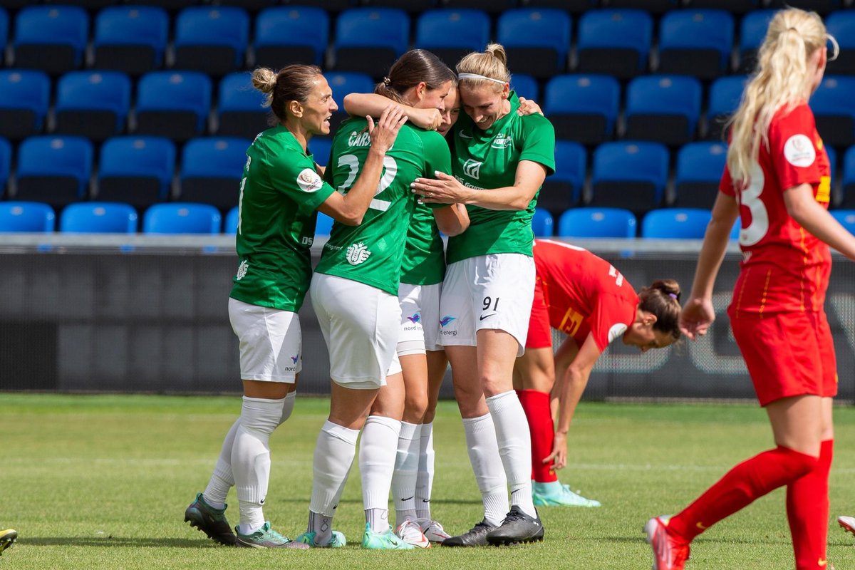 Fortuna Hjørring vinder 3️⃣-0️⃣ over AaB i 3. spillerundes sidste opgør. 
Emma Snerle scorer to mål og udbygger sin position som topscorer i Gjensidige Kvindeliga, med seks mål i tre kampe 🔥🔥🔥

📸: Jess Madsen