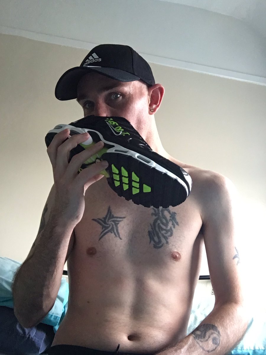 83_fallenangel's tweet photo. Bring back my scally
Fuck I need a sub/slave/pup to come worship me and these https://t.co/80dCvkRMd9