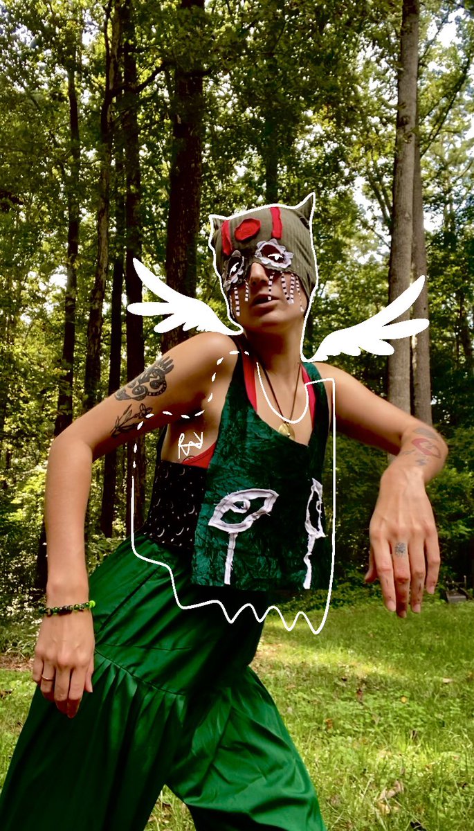 RAYRASOL's tweet photo. got a sewing machine and turned myself into the green goblin lol https://t.co/QkUH2GnHr7
